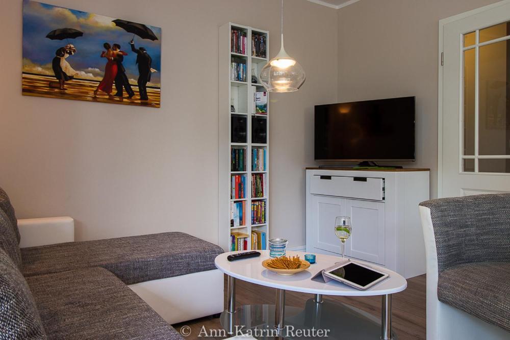 Haus Meeresbrise - Ferienwohnung "Meeresrauschen" Breege Buitenkant foto